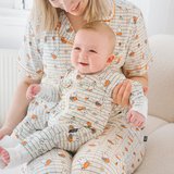 Baby in het ZIPSTER x nijntje geruite Bloom-babypakje van bamboe