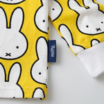 nijntje x Zipster geweven label op de nijntje Hello Yellow bamboe pyjamaset voor kinderen