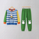 nijntje On the Move bamboe-loungeset met fiets-sweatshirt en groene joggingbroek, vooraanzicht