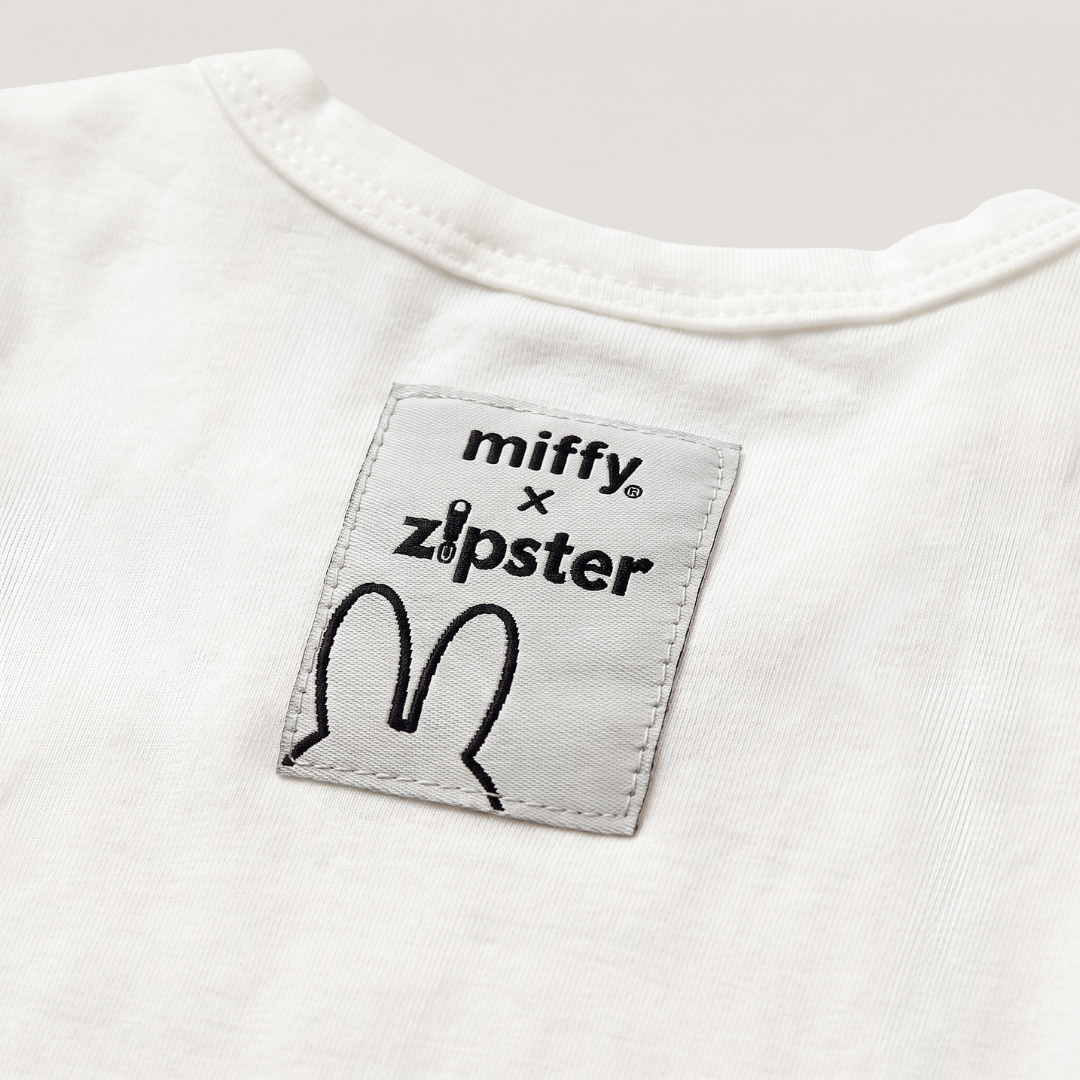 nijntje x Zipster geweven label op het Retro nijntje pop-art bamboe babybodysuit