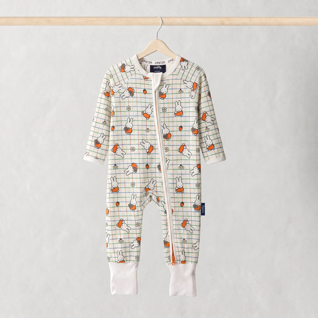 ZIPSTER x nijntje Bamboe-babypakje met bloemenpatroon, vooraanzicht