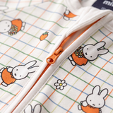 Tweewegrits op de ZIPSTER x nijntje geruite Bloom-bamboe-babypakje