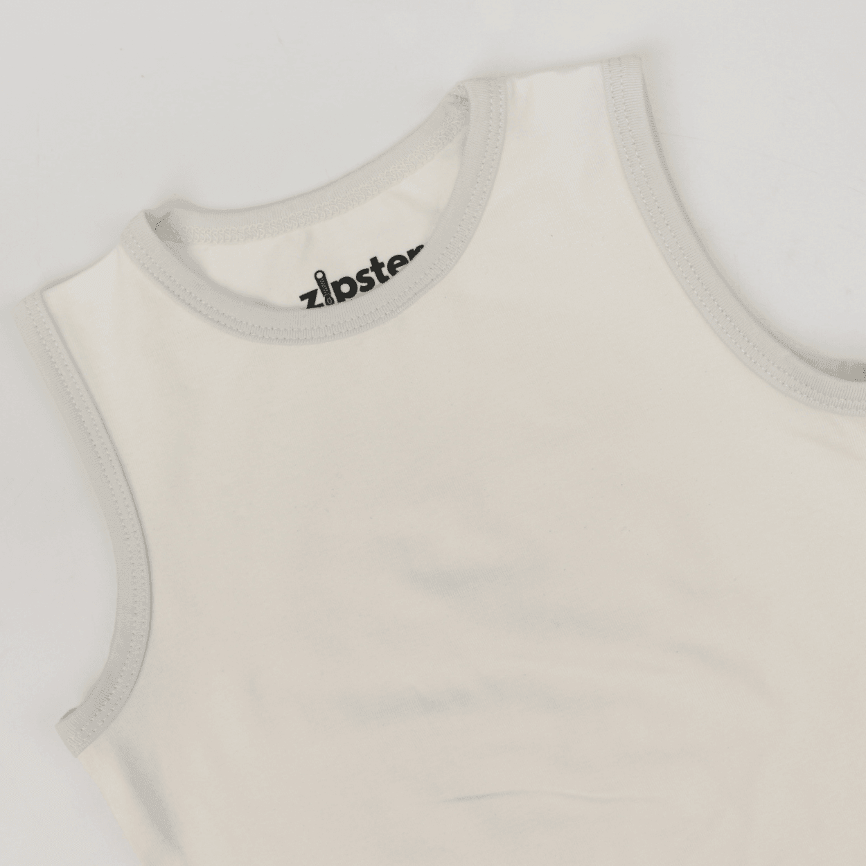 Essentials Vest White - Zipster